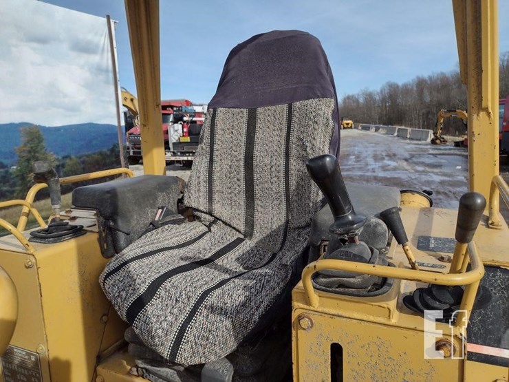 1998-caterpillar-d4c-xl-image-12