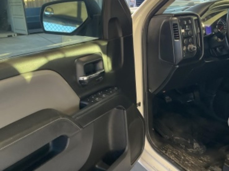 2015-chevrolet-silverado-2500-image-25