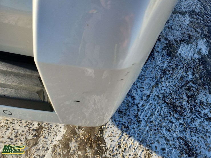 2015-cadillac-escalade-image-32