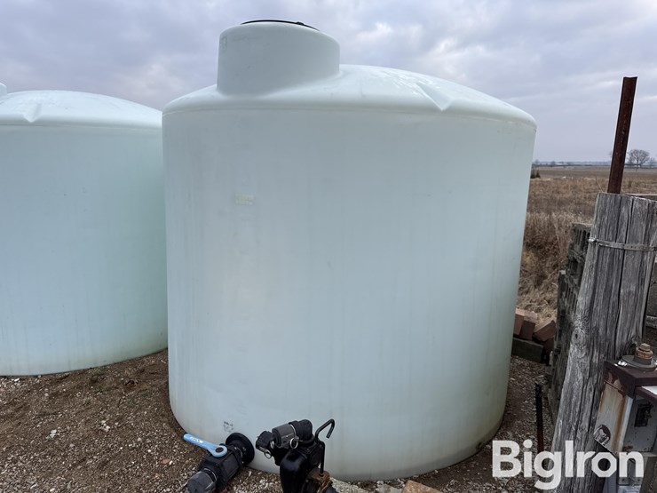 norwesco-2,500-gal-storage-tank-image-1