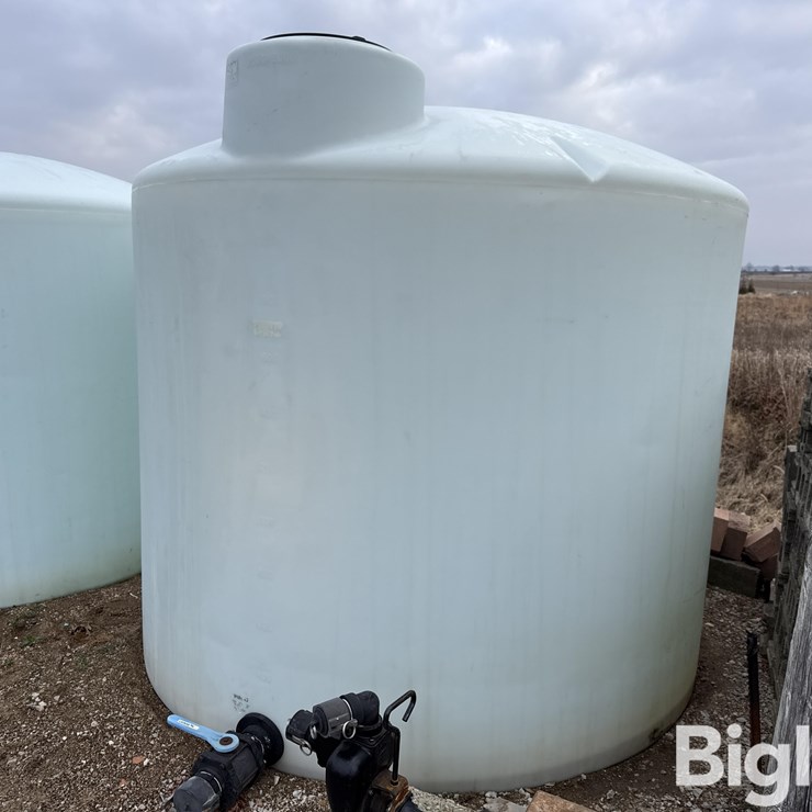 Norwesco 2,500 Gal Storage Tank