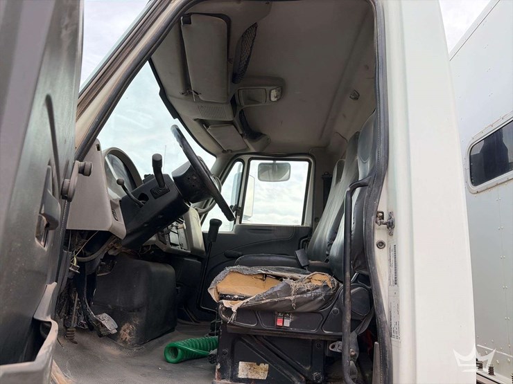 2009-international-7300-image-12