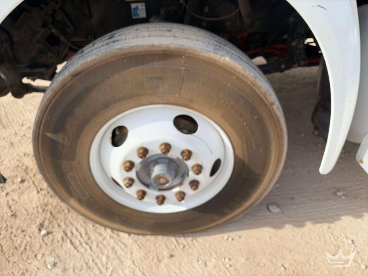 2015-peterbilt-567-image-23