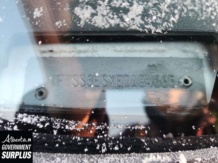 2014-ford-cargo-image-36