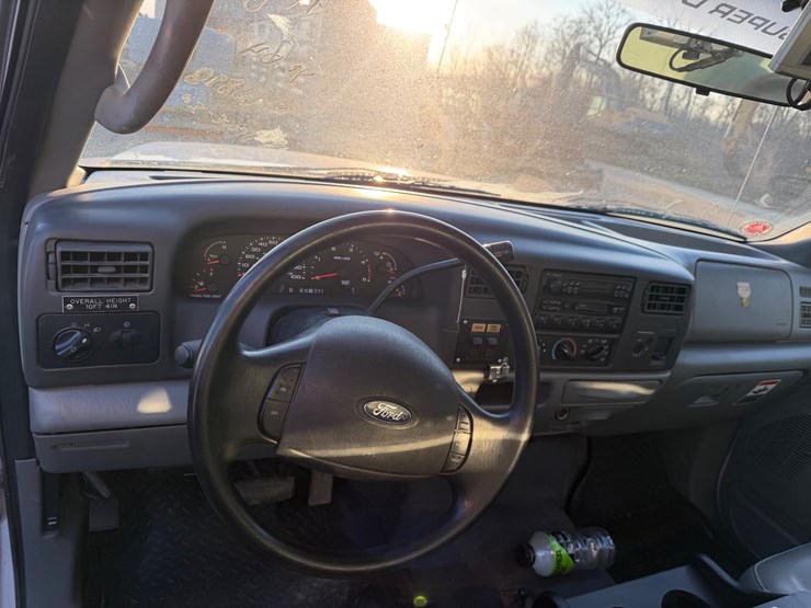 2004-ford-f550-image-5