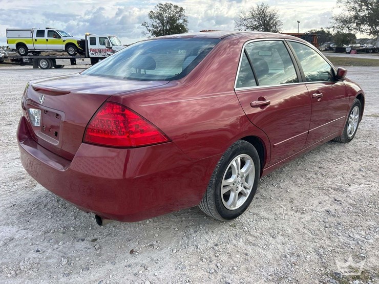 2007-honda-accord-sedan-image-3