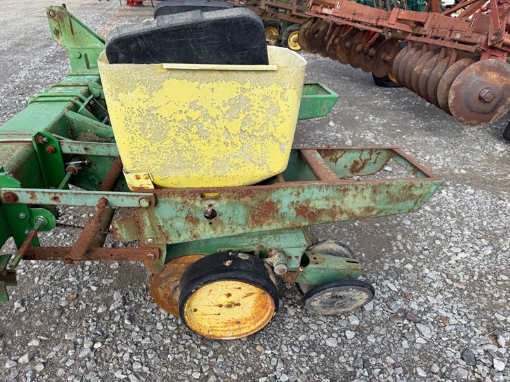 12-john-deere-12-image-10