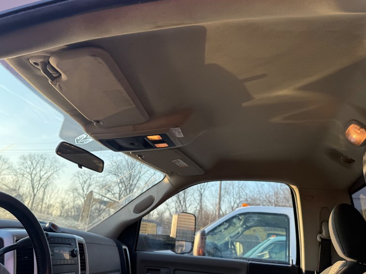 2011-dodge-ram-3500-image-19