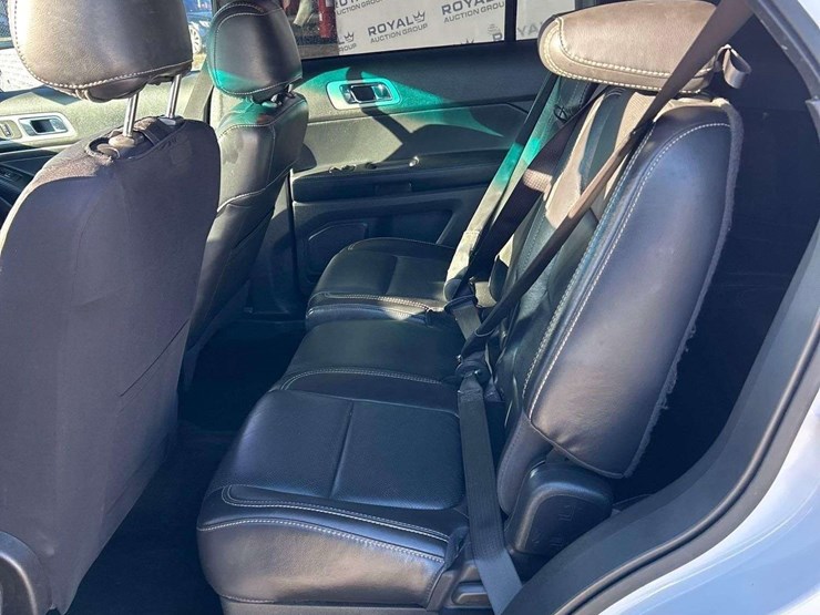 2014-ford-explorer-image-24