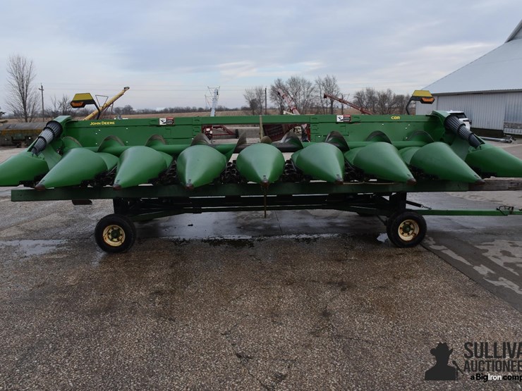 2024-john-deere-c8r-image-2