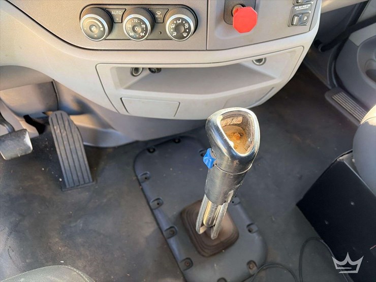 2015-peterbilt-567-image-18