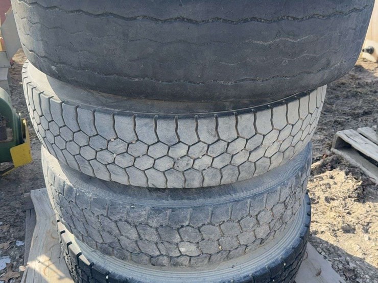 4-11r24.5-steel-rim-image-1