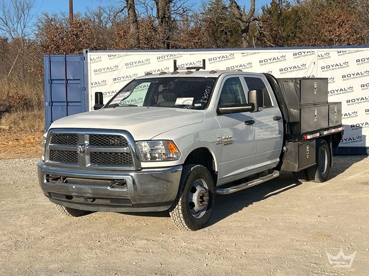2013-ram-3500-utility-flatbed-truck-image-1