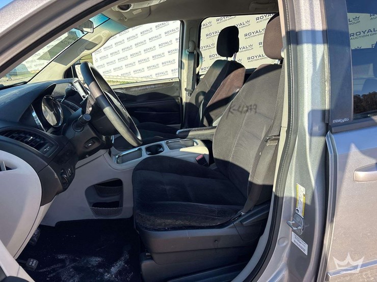 2014-dodge-grand-caravan-image-11