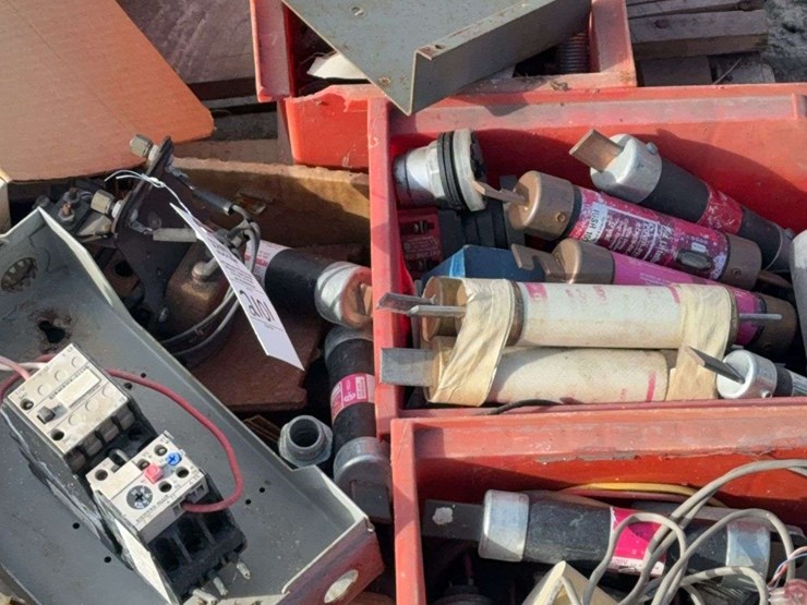 assortment-of-hardware,-breakers,-and-misc-image-5