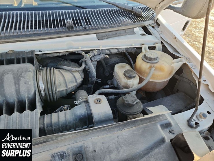 2014-ford-cargo-image-27