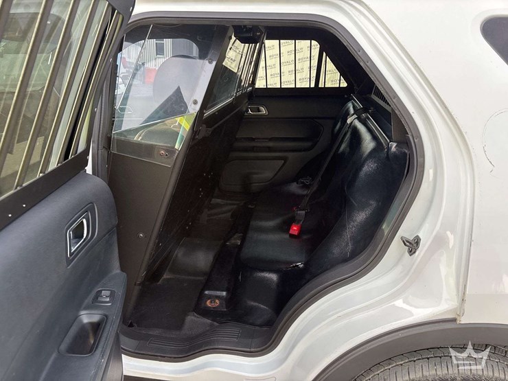 2016-ford-explorer-image-17