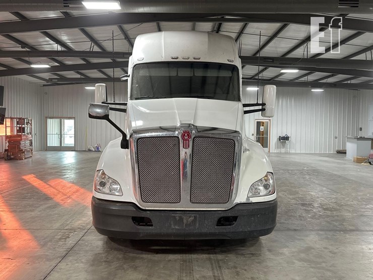 2018-kenworth-t680-image-7