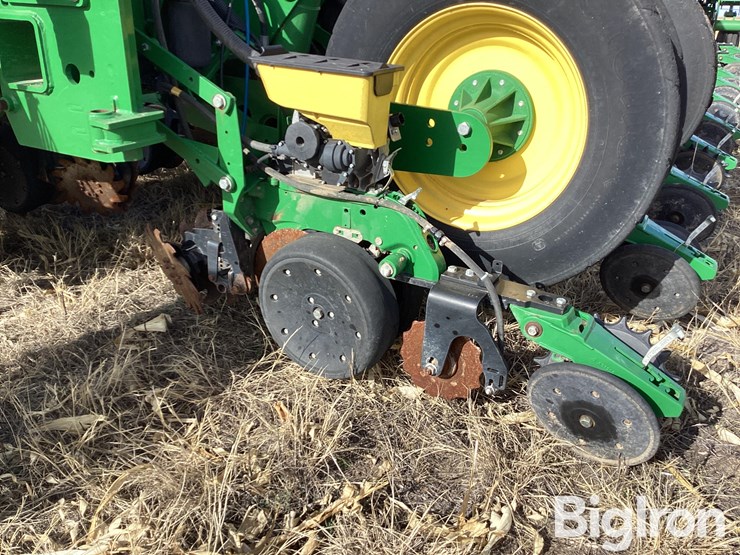 2019-john-deere-1775nt-image-12