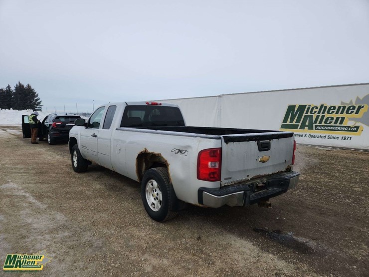 2011-chevrolet-silverado-1500-image-3