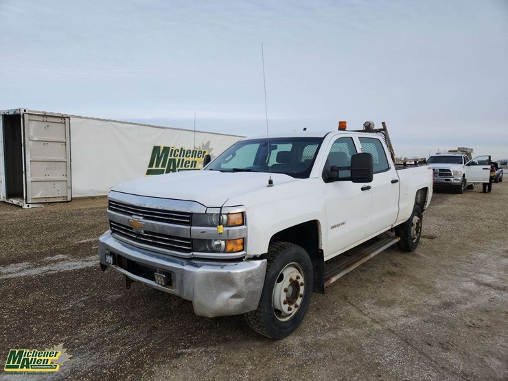 2015-chevrolet-silverado-2500hd-image-1