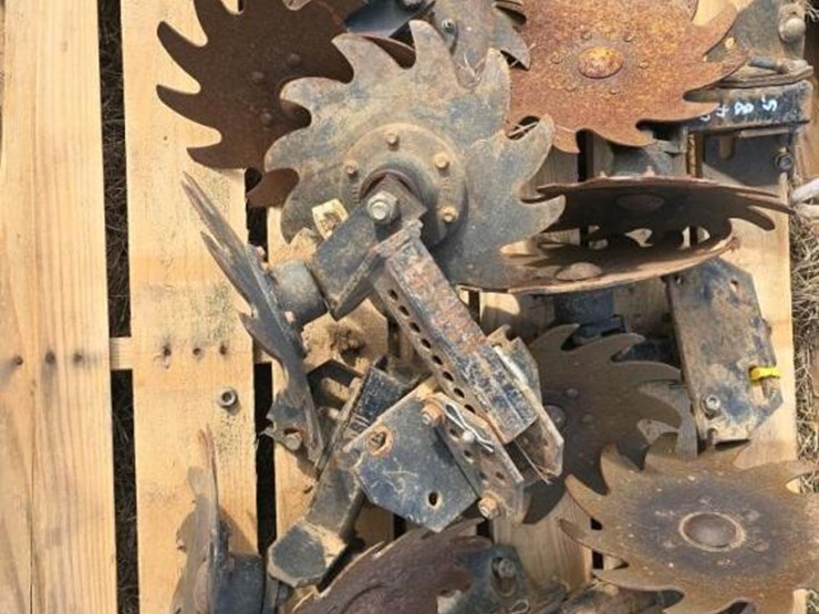 pallet-of-(6)-sunco-planter-row-cleaner-image-1