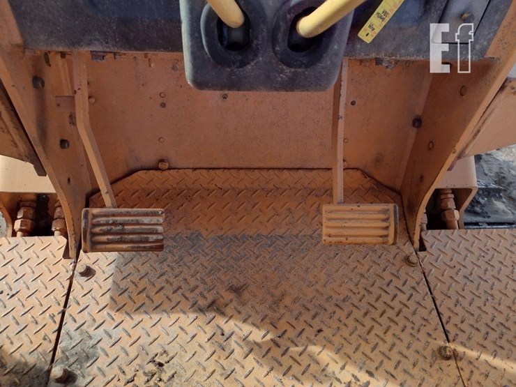 komatsu-d31a-17-image-8