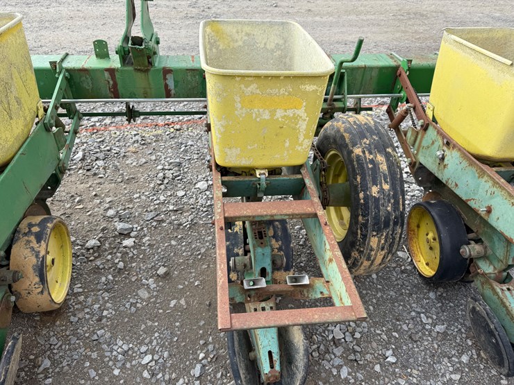 12-john-deere-12-image-16