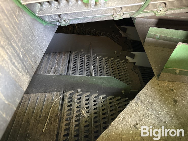 2010-john-deere-9770-sts-image-16