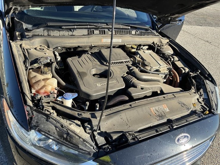 2016-ford-fusion-sedan-image-7