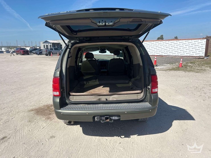 2004-ford-explorer-image-28