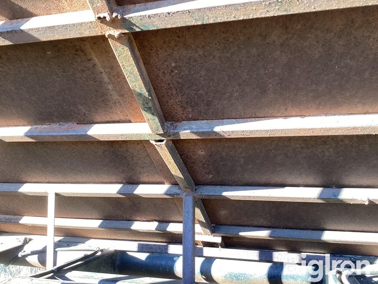 1979-target-20’-pup-grain-trailer-image-15