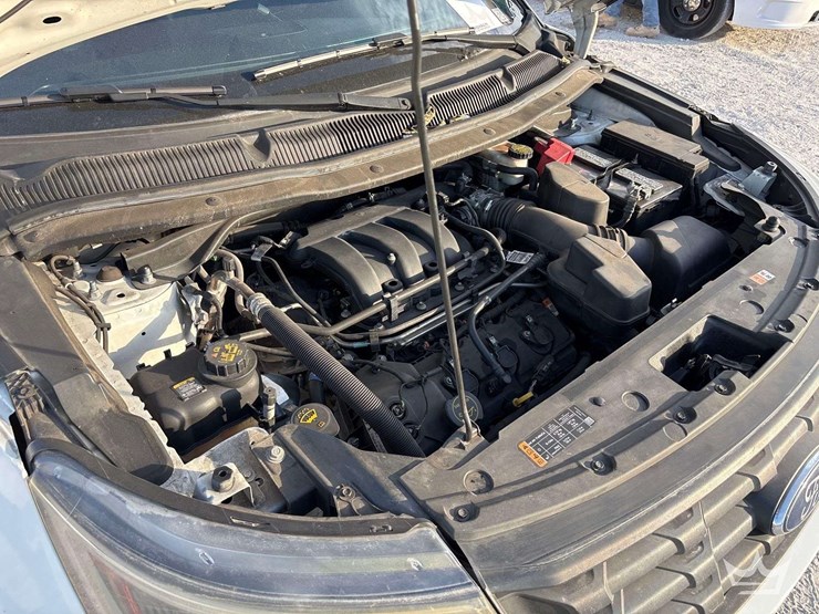 2017-ford-explorer-image-8