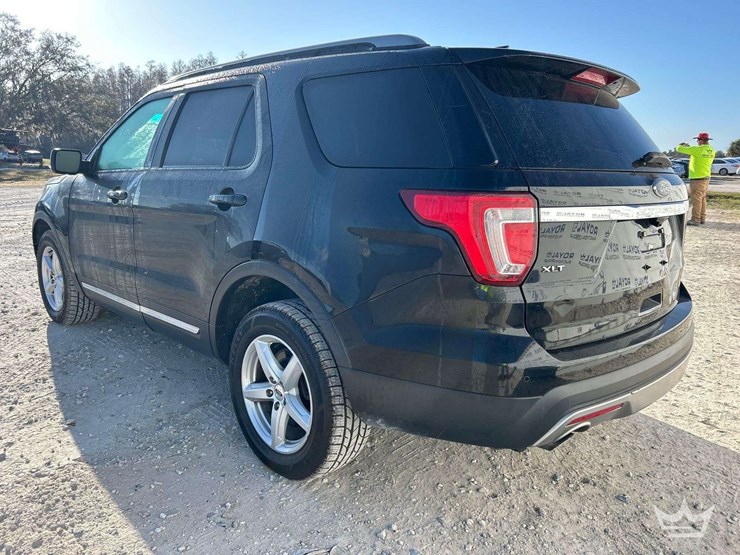 2016-ford-explorer-image-4