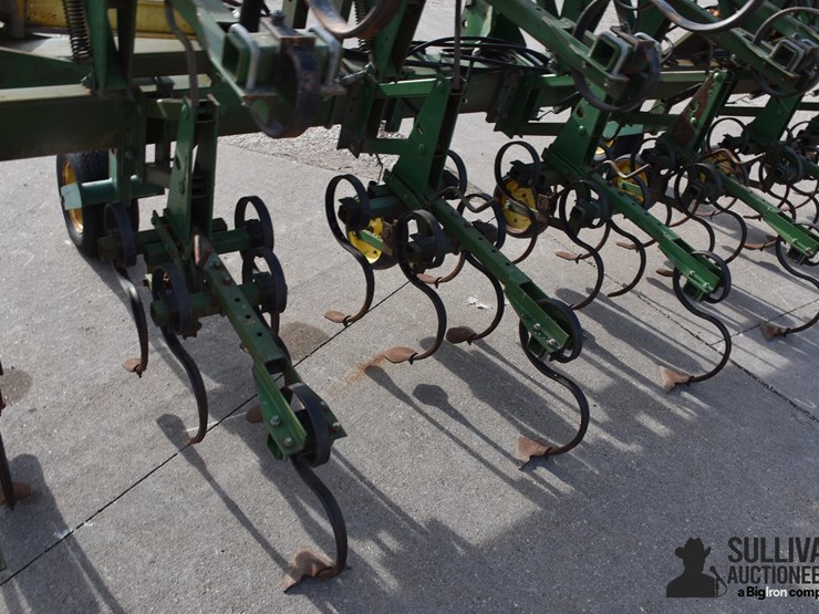 john-deere-845-image-16