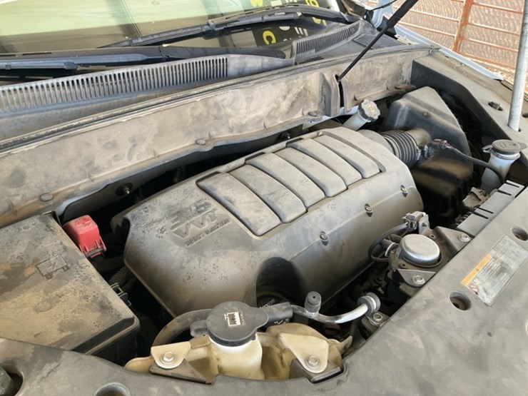 2017-chevrolet-traverse-ls-image-13