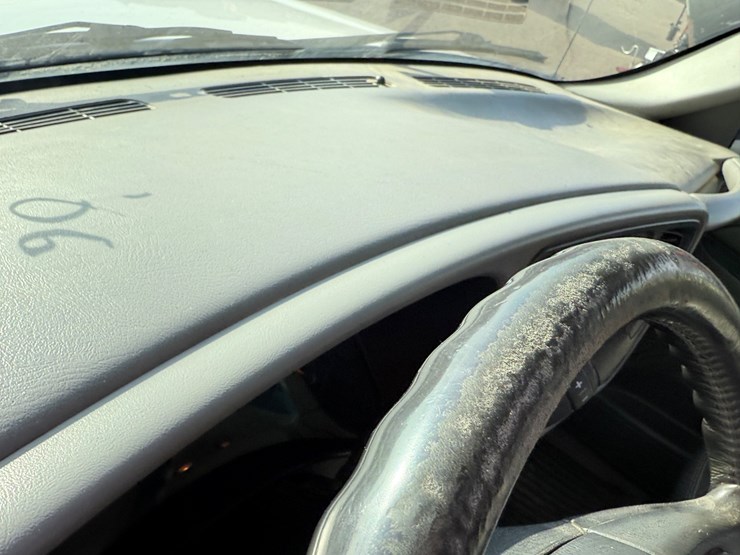 2006-gmc-3500-image-27