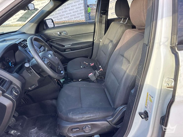 2017-ford-explorer-image-12