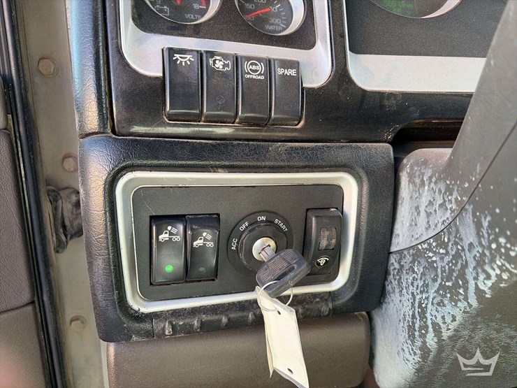 2013-kenworth-t800-image-15