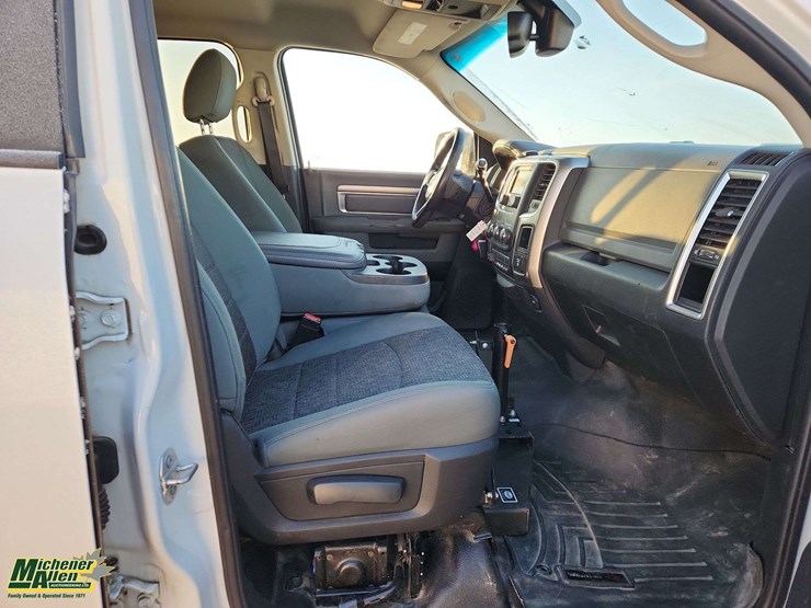 2016-dodge-2500-image-18