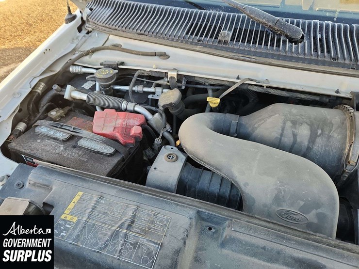 2014-ford-cargo-image-25