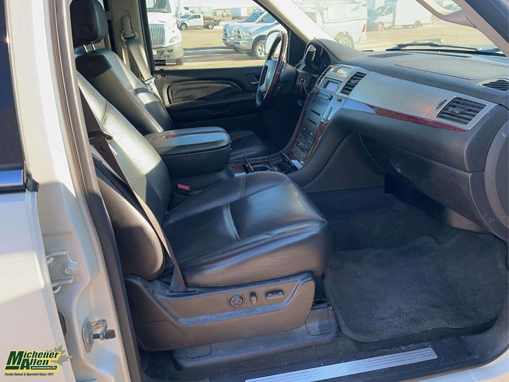 2007-cadillac-escalade-image-23