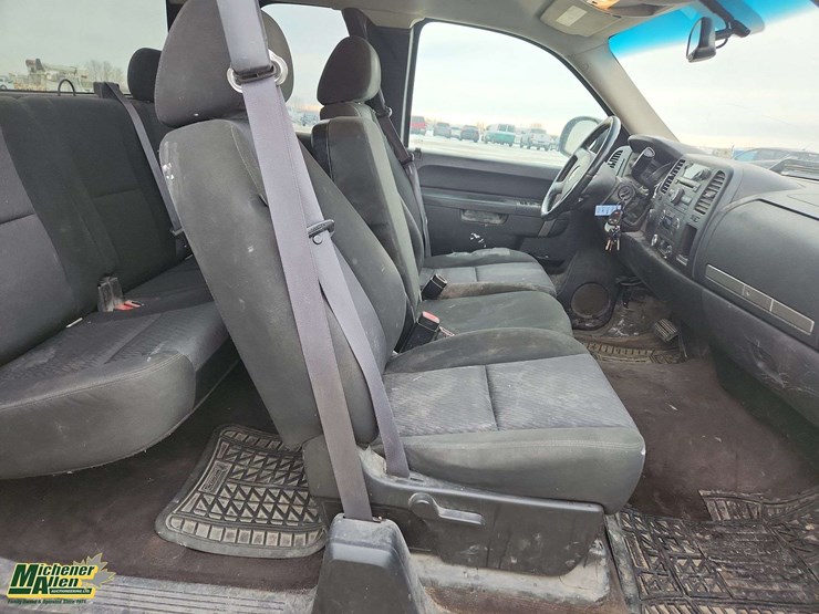 2011-chevrolet-silverado-1500-image-18