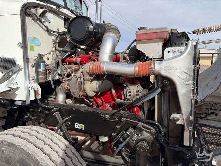 2013-peterbilt-365-image-10