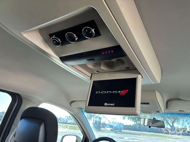 2014-dodge-grand-caravan-image-24