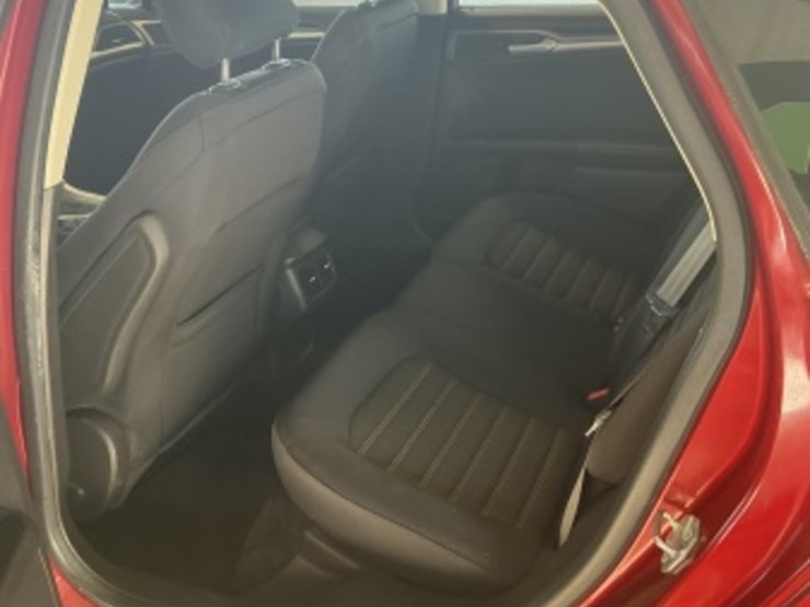 2015-ford-fusion-se-sdn-image-24