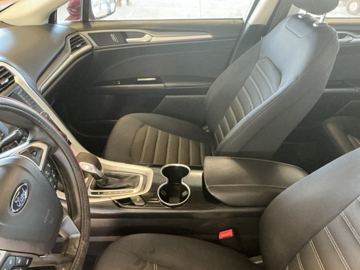 2015-ford-fusion-se-sdn-image-20