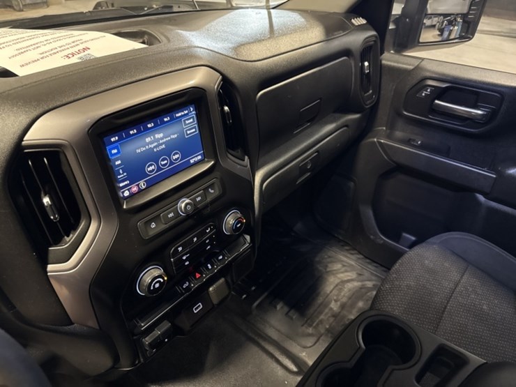 2020-chevrolet-silverado-3500hd-image-23