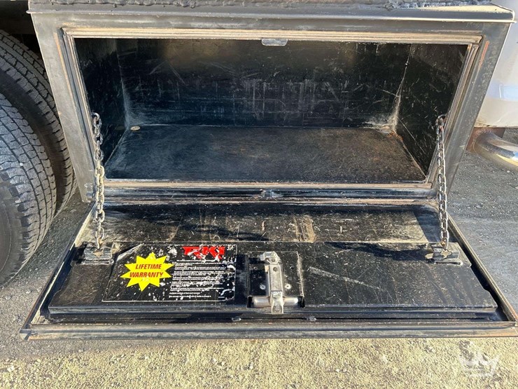 2013-ram-3500-utility-flatbed-truck-image-26