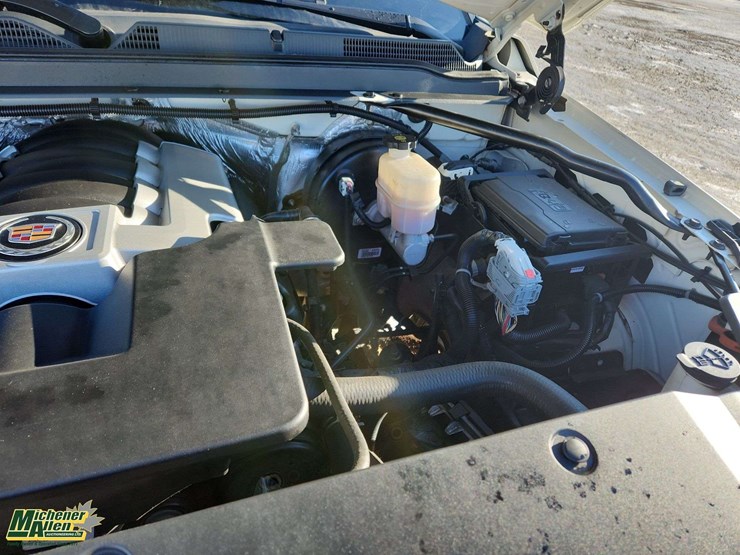 2015-cadillac-escalade-image-30